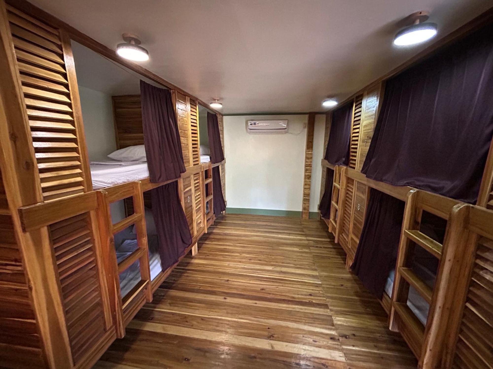 Islanders Hostel Port Barton 圣维森特 外观 照片
