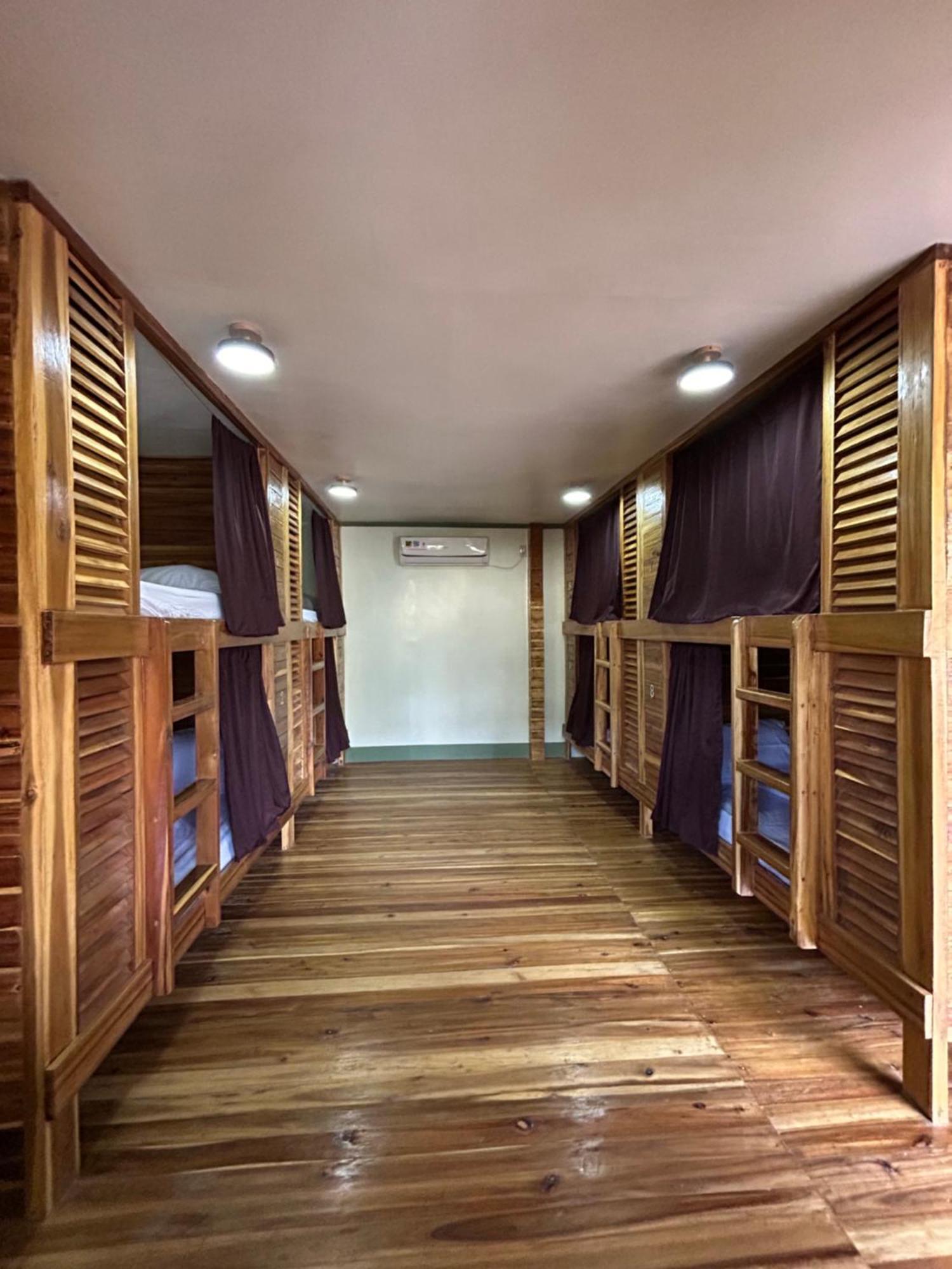 Islanders Hostel Port Barton 圣维森特 外观 照片